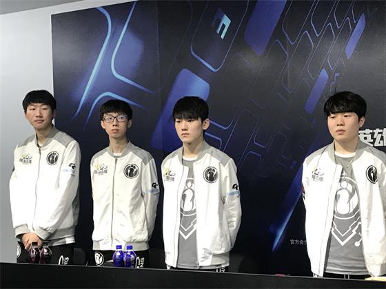 这位来自巴 这位来自巴